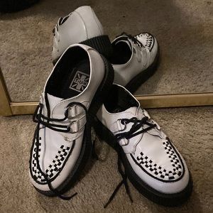 White TUK creepers